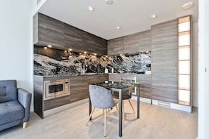 Exclusive Suite, 1 Bedroom, Non Smoking | In-room dining