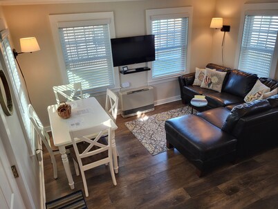 Cozy Cottage at Footbridge Beach - Great Fall and Spring Rates