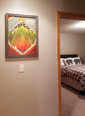 3 室のベッドルーム、WiFi (無料)、ベッドシーツ