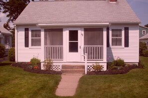 Exterior detail - Cozy Cottage At Footbridge Beach - Great Fall and Spring Rates (Ogunquit)