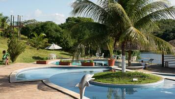 2 piscinas externas