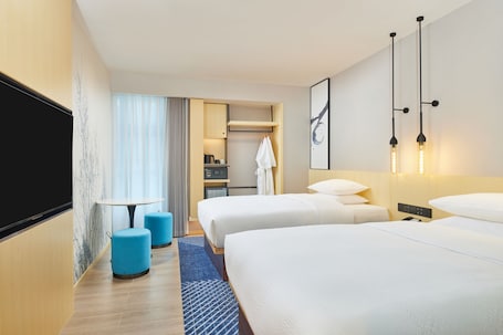 Standaard tweepersoonskamer, 2 tweepersoonsbedden, uitzicht op stad