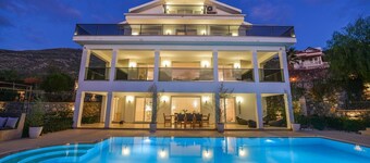 5 bedroom luxury villa with private pool and garden in oludeniz