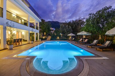 5 bedroom luxury villa with private pool and garden in oludeniz