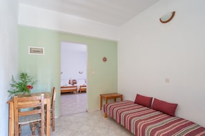 Studio | Living area | Flat-screen TV