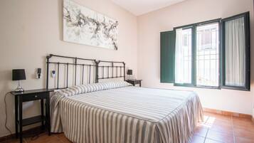 10 bedrooms, iron/ironing board, travel cot, free WiFi