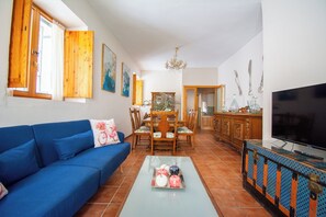 Smart TV, fireplace, video games, DVD player - Self catering Puerta del Agua for 4 people (Uclés)