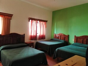 Bed sheets, wheelchair access - Hotel Mary (Batopilas)