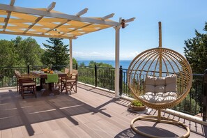 تناول الطعام بالخارج