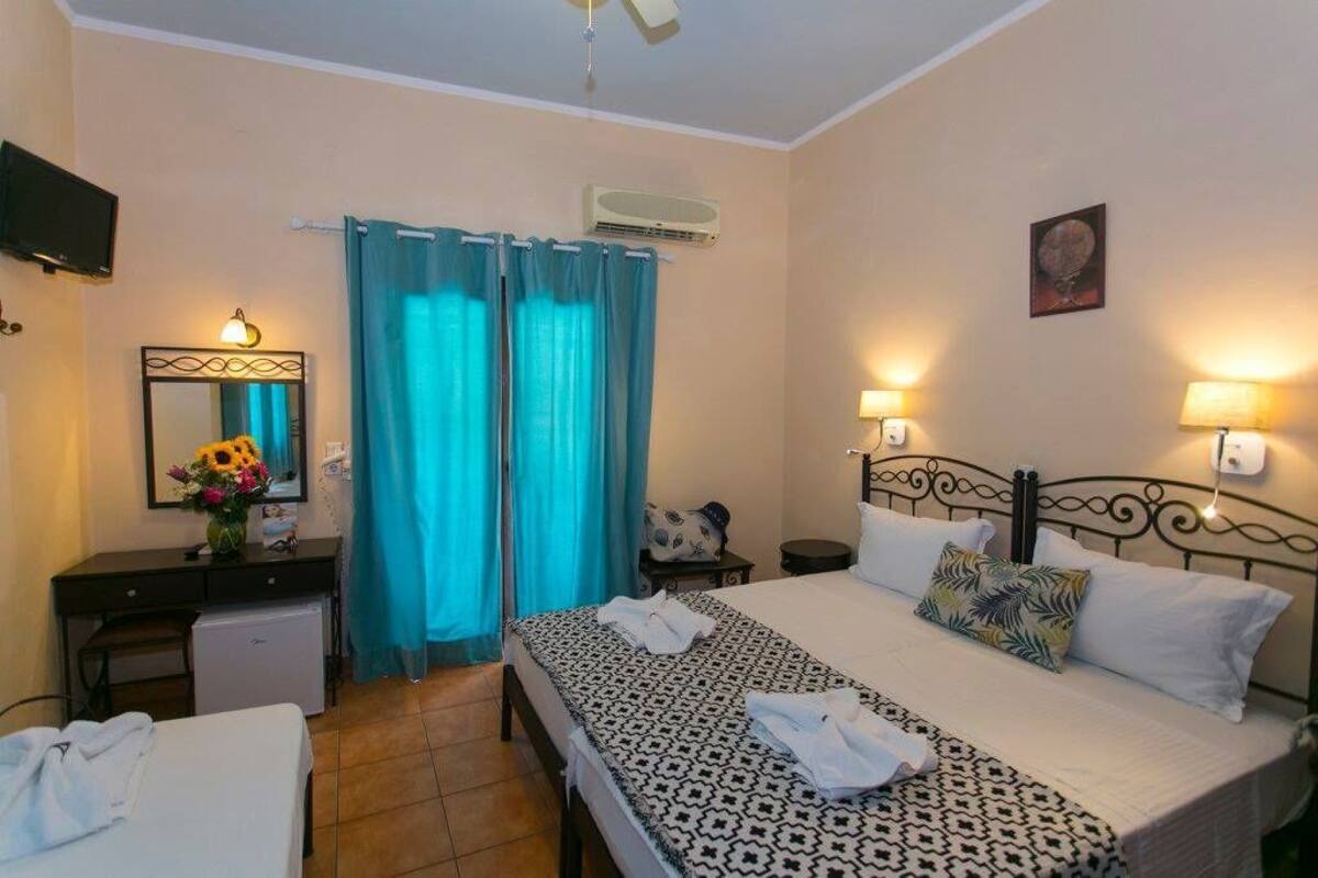 Triple Room | Minibar, in-room safe, soundproofing, iron/ironing board (on request)