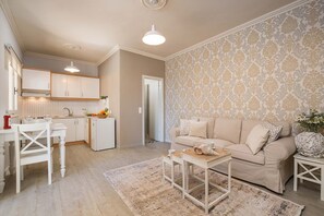 TV, stereo - Chryssa Villa - Three Bedroom Villa, Sleeps 6 (Longos)