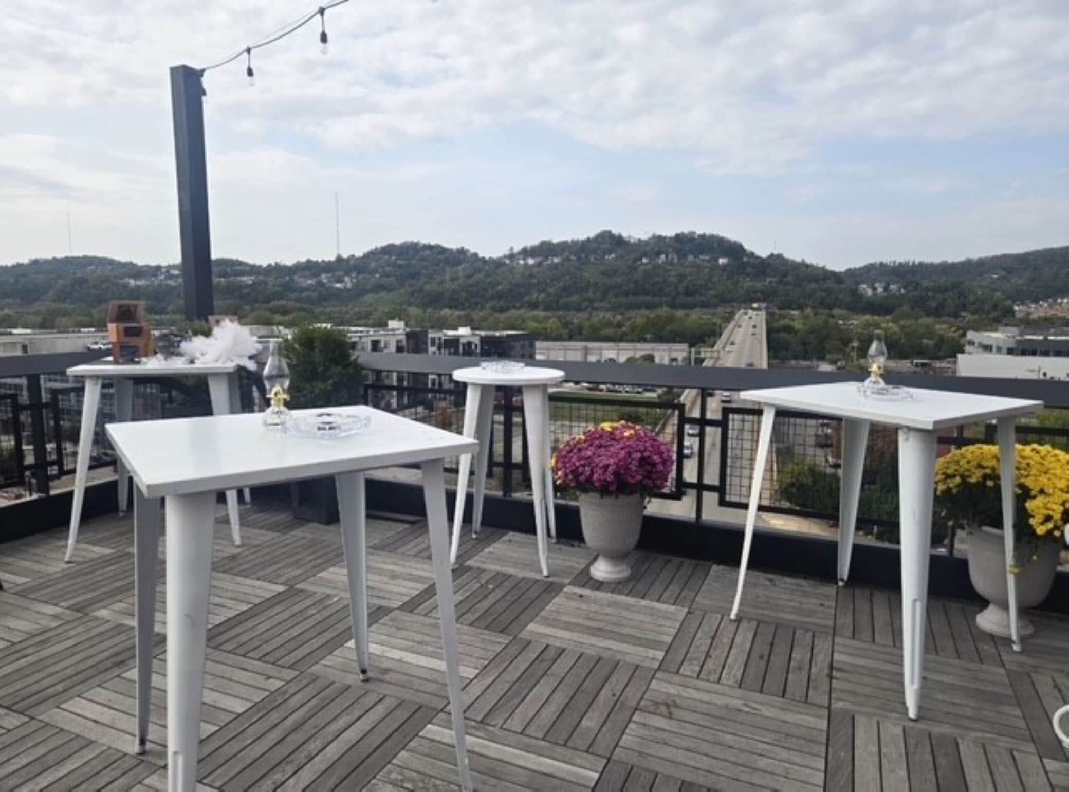 2 restaurants, breakfast, lunch, dinner served; american cuisine