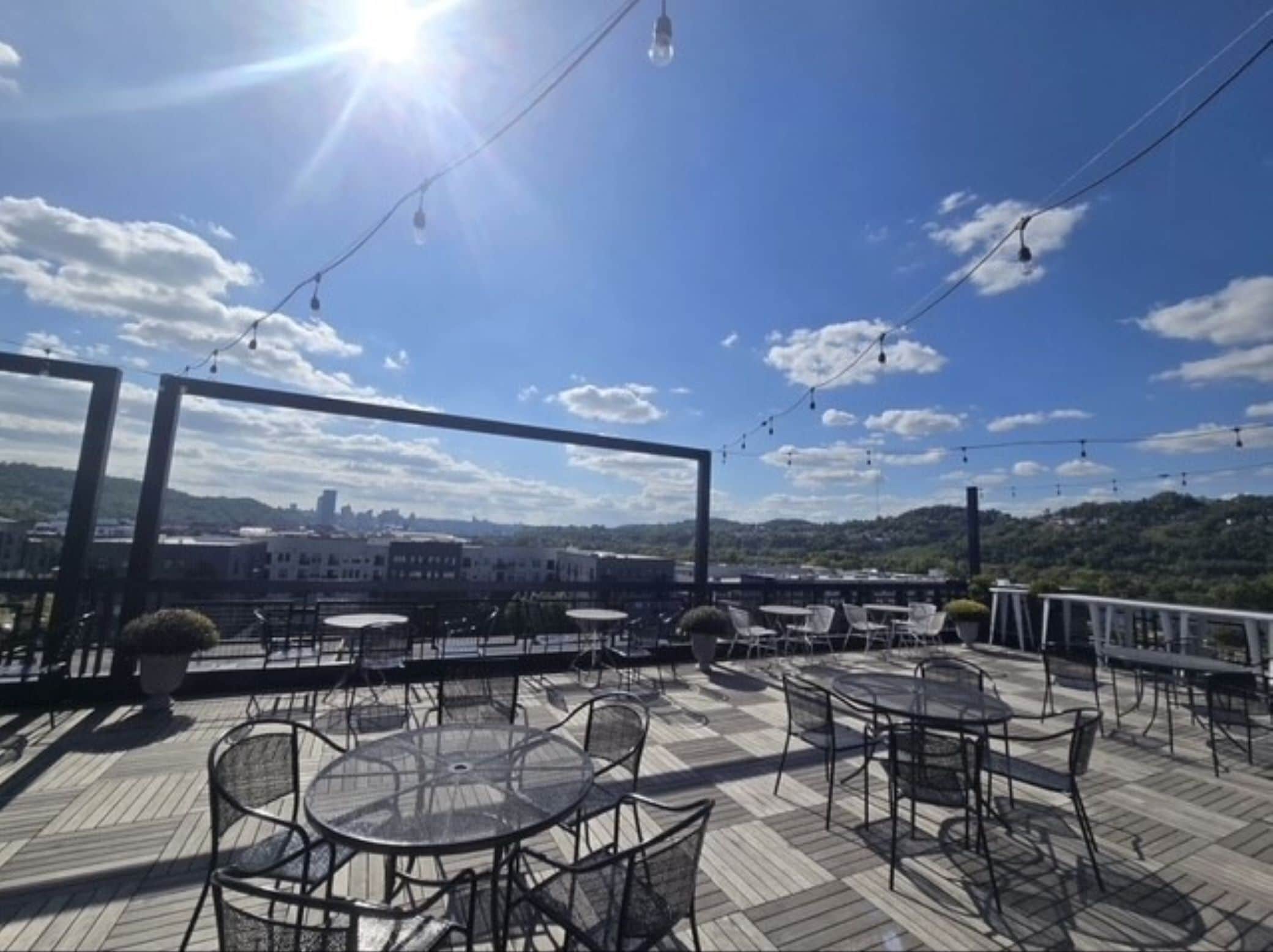 2 restaurants, breakfast, lunch, dinner served; american cuisine