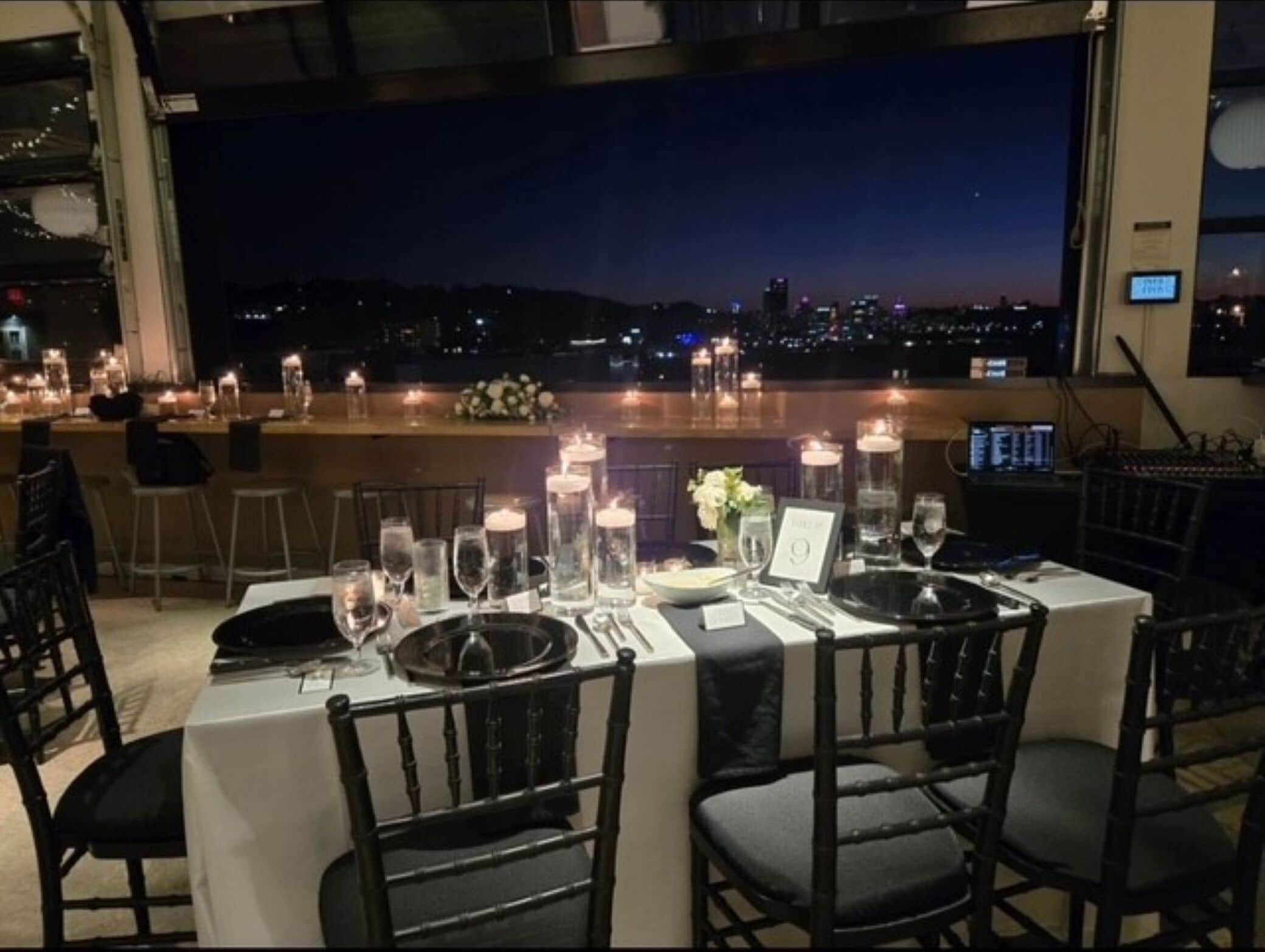 2 restaurants, breakfast, lunch, dinner served; American cuisine