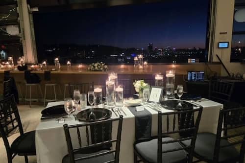 2 restaurants; breakfast, lunch, dinner, and brunch served