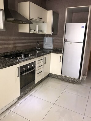 Mikrowelle, Wasserkocher mit Kaffee-/Teezubehör