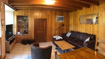 TV, DVD player, ping pong, books