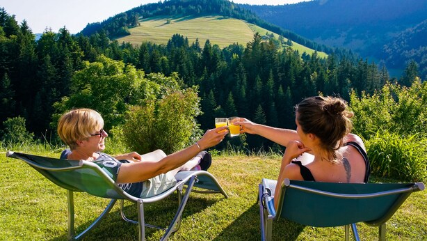 Two people sitting on lawn chairs facing a scenic view of a valley with trees and hills. - house sleeps 10 4 * (Villard-De-Lans)