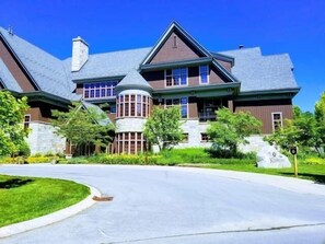 Exterior - Private Cabin in the Heart of Crystal Mt Resort (Thompsonville)