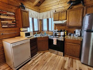 Fridge, microwave, oven, stovetop - Private/Cozy Cabin | Shuttle Pass Included! (Thompsonville)