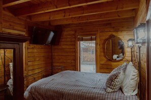 2 bedrooms, iron/ironing board, WiFi, bed sheets - Private Cabin in the Heart of Crystal Mt Resort (Thompsonville)