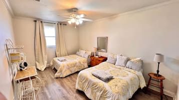 6 quartos, ferros/tábuas de passar roupa, Wi-Fi de cortesia