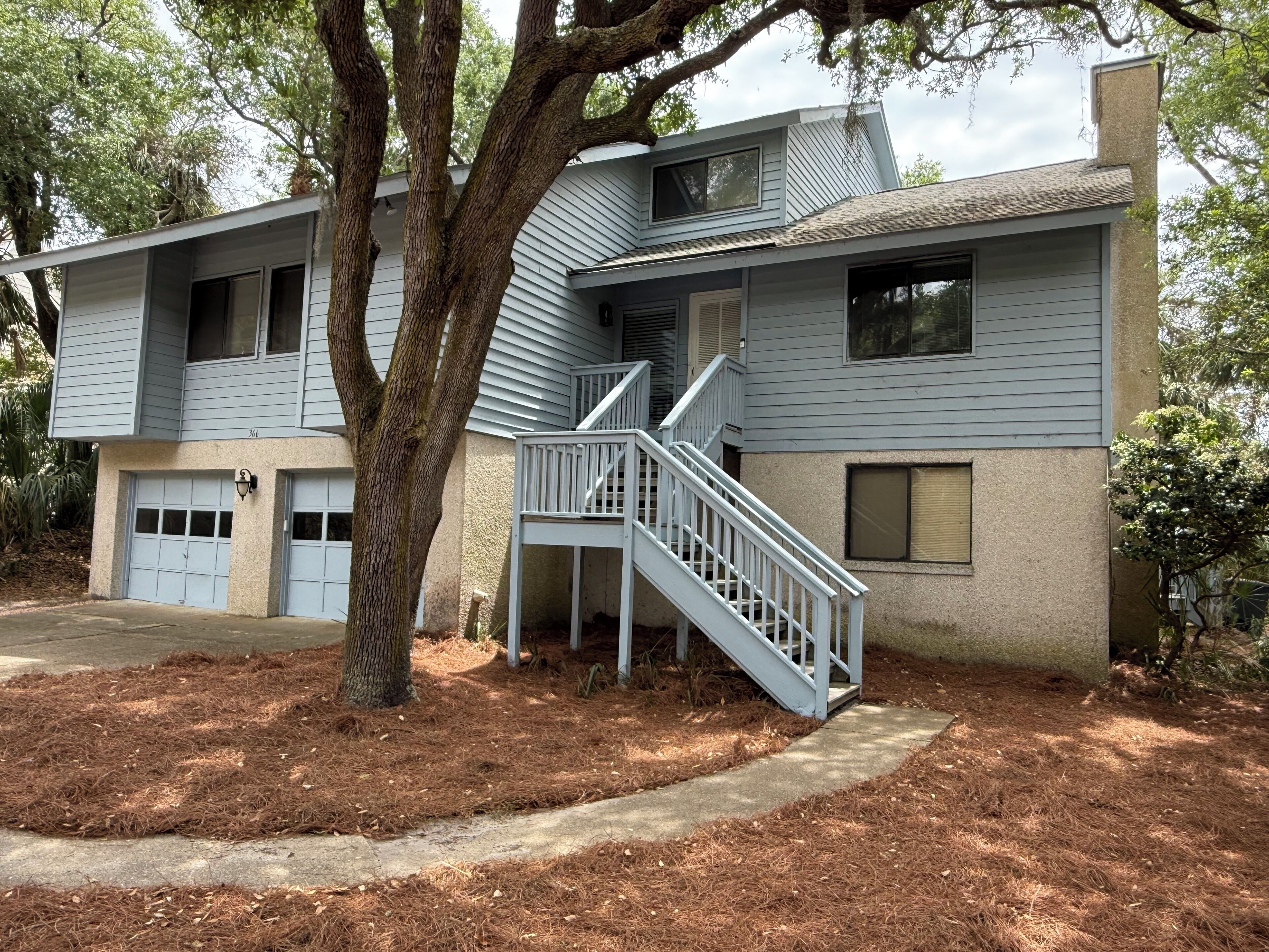 Front of the house at 366 Tarpon Blvd