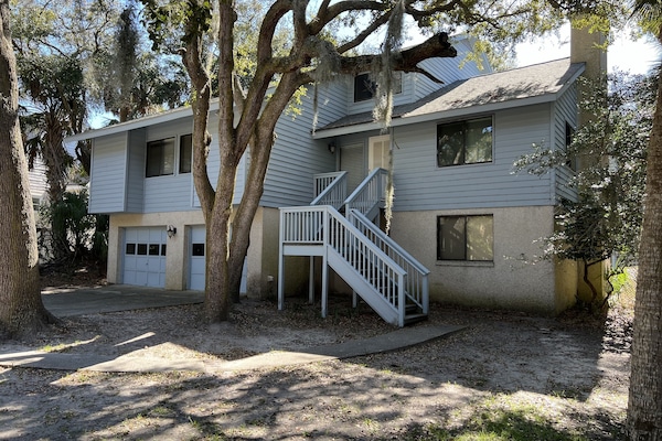 366 Tarpon Blvd front of house