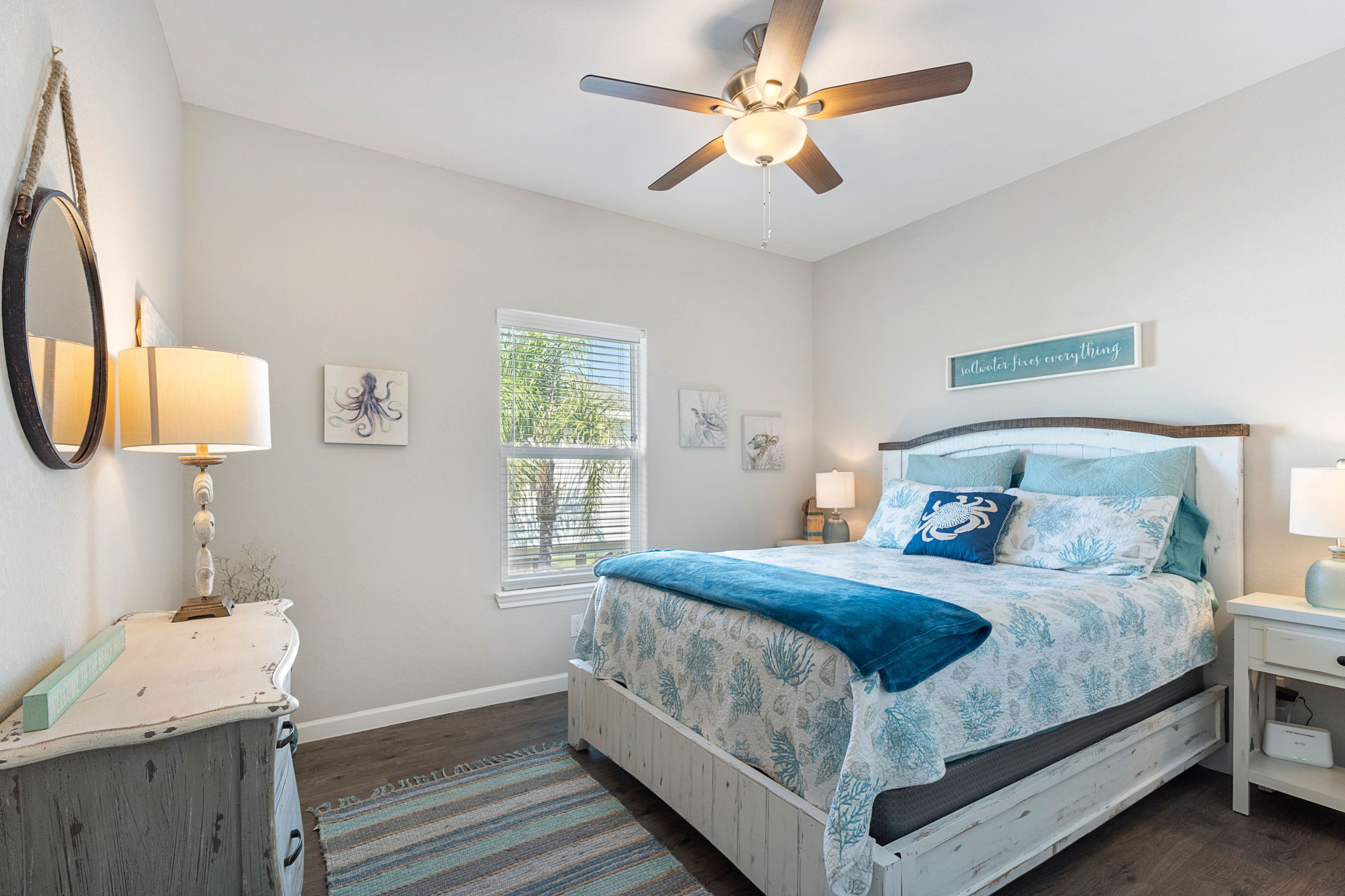 4 habitaciones, tabla de planchar con plancha y cuna de viaje 