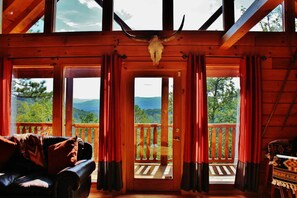 Interior - Spacious Cabin  Hot Tub  Game Room  Pool Access Free Breakfast (Sevierville)