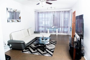 TV - Exclusive Penthouse with Hot Tub (Santiago de los Caballeros)