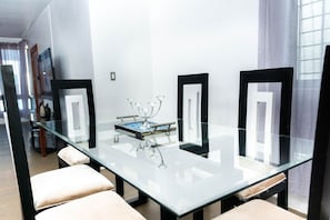 Family dining - Exclusive Penthouse with Hot Tub (Santiago de los Caballeros)