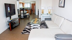 TV - Exclusive Penthouse with Hot Tub (Santiago de los Caballeros)