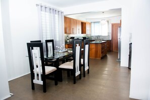 Full-sized fridge, microwave, oven, stovetop - Exclusive Penthouse with Hot Tub (Santiago de los Caballeros)