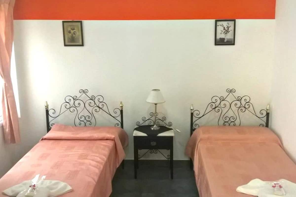 Twin Room | Desk, free WiFi, bed sheets