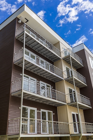 Chambre quadruple familiale, Plusieurs lits, non-fumeur, vue sur le fleuve | Façade de l’hébergement