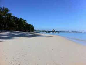 Beach nearby, white sand - Aadi Villa (Trou aux Biches)