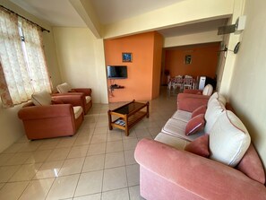 Appartement Standard, 1 chambre, vue partielle sur l'océan | 3 chambres, coffres-forts dans les chambres, bureau