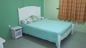 3 habitaciones, caja de seguridad en la habitación y escritorio 