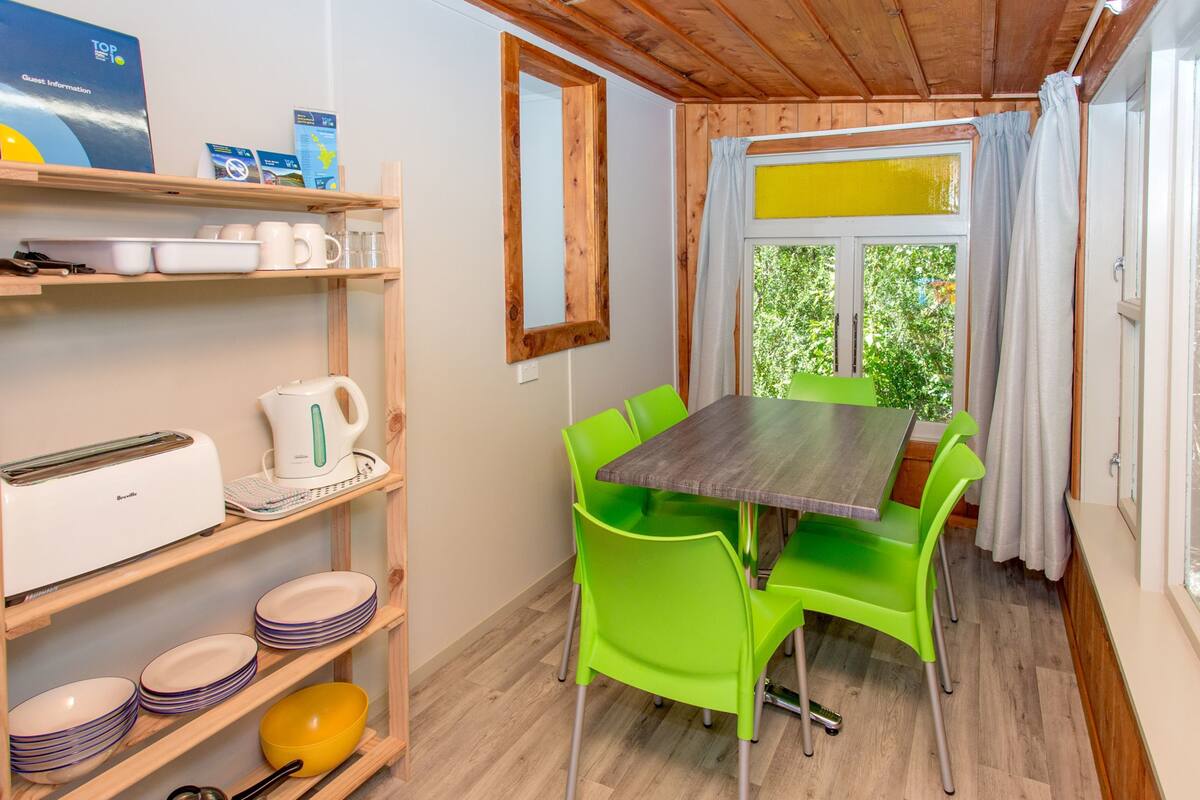 Familien-Ferienhütte | Verdunkelungsvorhänge, schallisolierte Zimmer, Babybetten