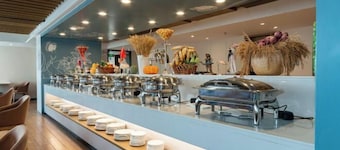 Hongbao Hotel (Xuchang Caowei Ancient City Pang Donglai Times Square)