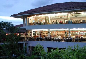 Outdoor dining - Evergreen Resort Hotel (Shenzhen)