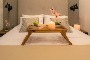 Minibar, cortinas opacas, tabla de planchar con plancha y wifi gratis