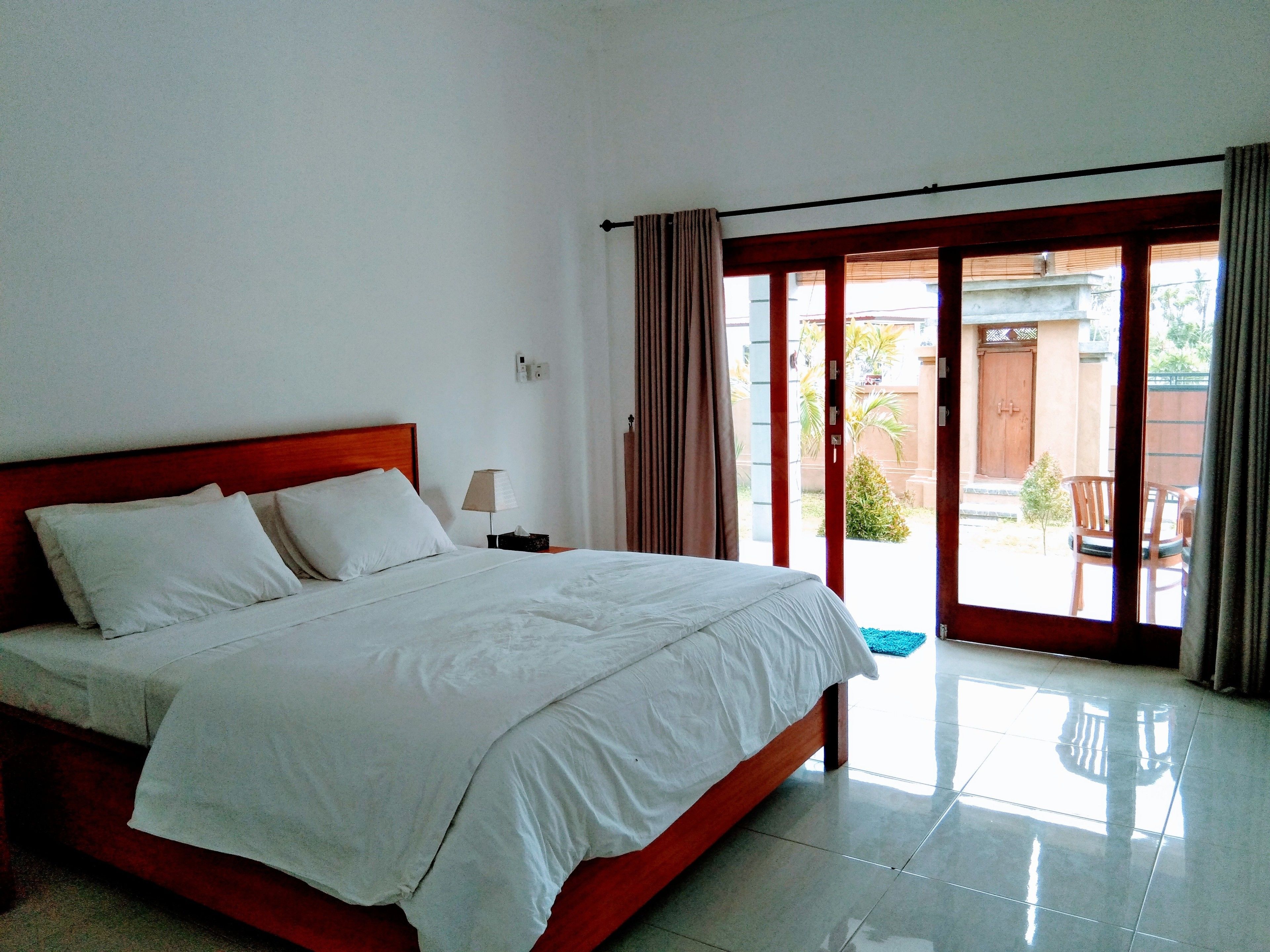 迷你吧、办公桌、免费 WiFi、床单