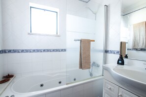 Villa, 3 Schlafzimmer, Gartenblick | Badezimmer | Regendusche, Haartrockner, Handtücher