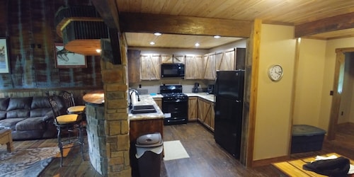 Unique Log House nestled in the woods near Billy Creek.