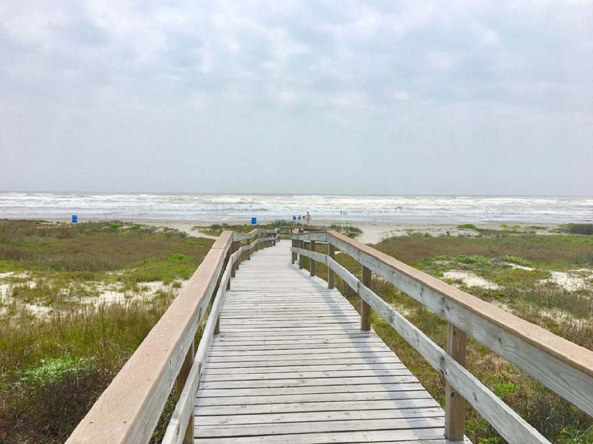 Beach nearby, sun loungers