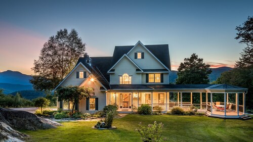 Secluded Family/Group Retreat with Mountain Views & private Pool or Hot Tub