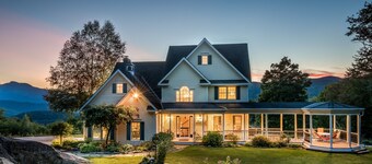 Secluded Family/Group Retreat with Mountain Views & private Pool or Hot Tub