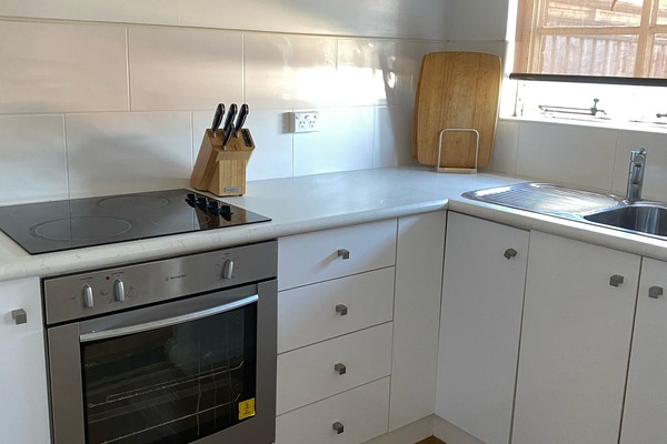 KĂŒhlschrank, Mikrowelle, Ofen, Herdplatte